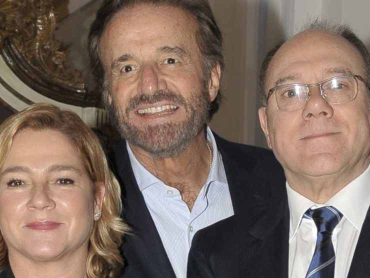 Christian De Sica con la moglie Silvia e il cognato Carlo Verdone (web source)