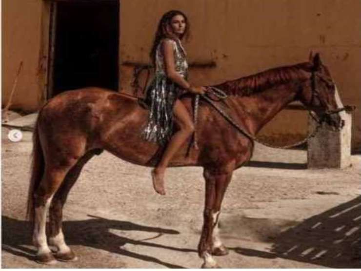 Elisabetta Gregoraci a cavallo (Instagram) (1) (1)