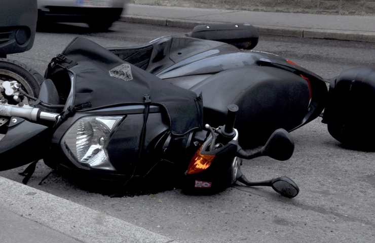 Correzzola incidente scooter morti padre figlia