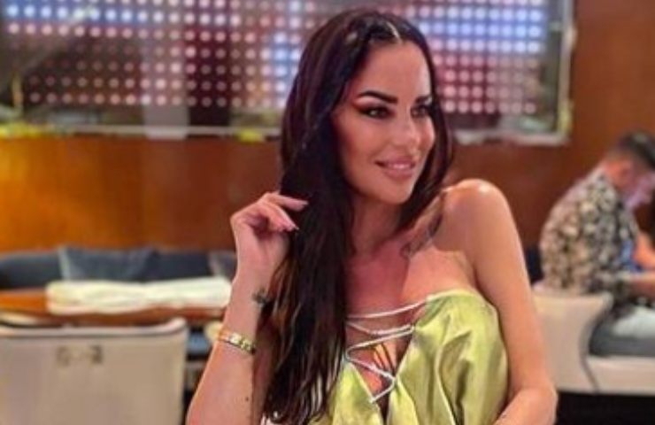 Antonella Mosetti senza veli asciugamani tatuaggio