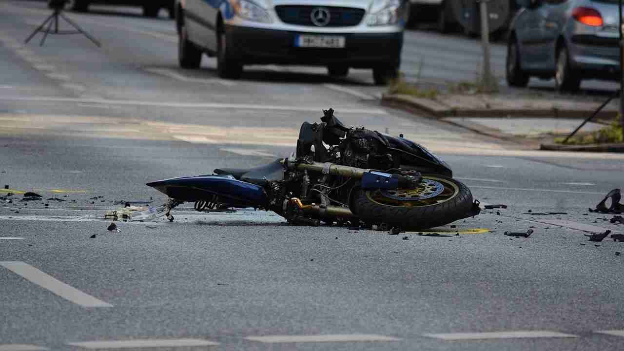 Incidente perde la vita un ragazzo