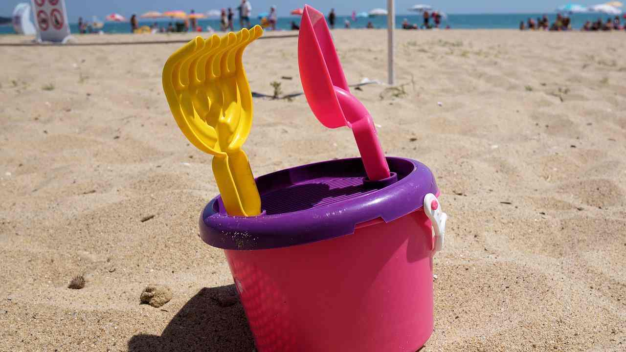 spiaggia bambina pensionato