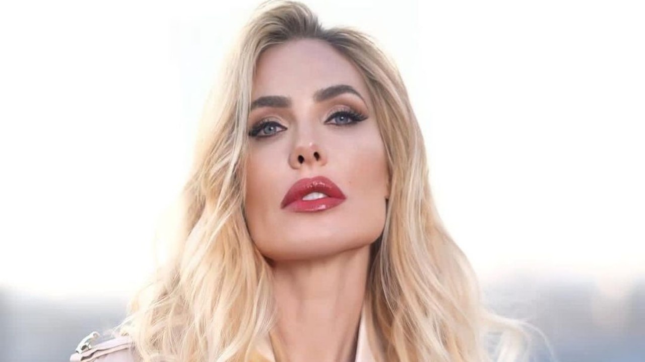 Ilary Blasi primo giorno di scuola della figlia