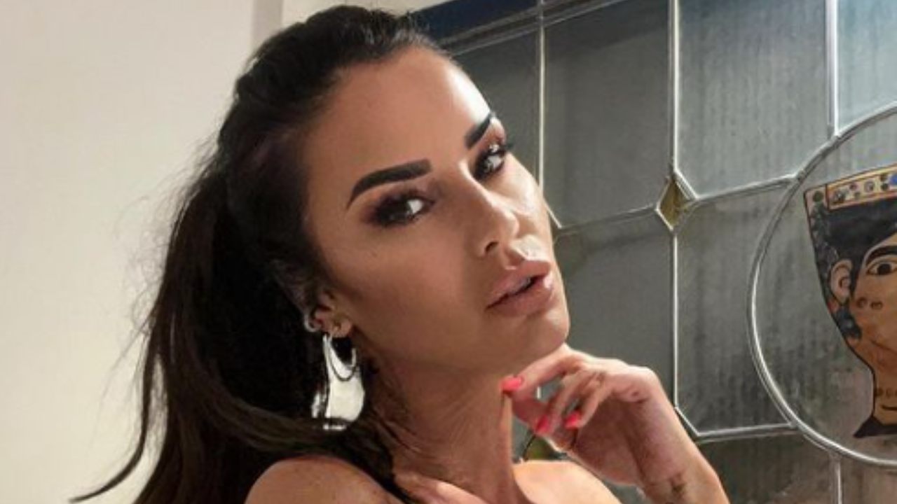 Antonella Mosetti via tutto e “woow”: resta senza veli. Tatuaggio ‘sospetto’ in quel punto – FOTO Antonella Mosetti via tutto e “woow”: resta senza veli. Tatuaggio ‘sospetto’ in quel punto – FOTO